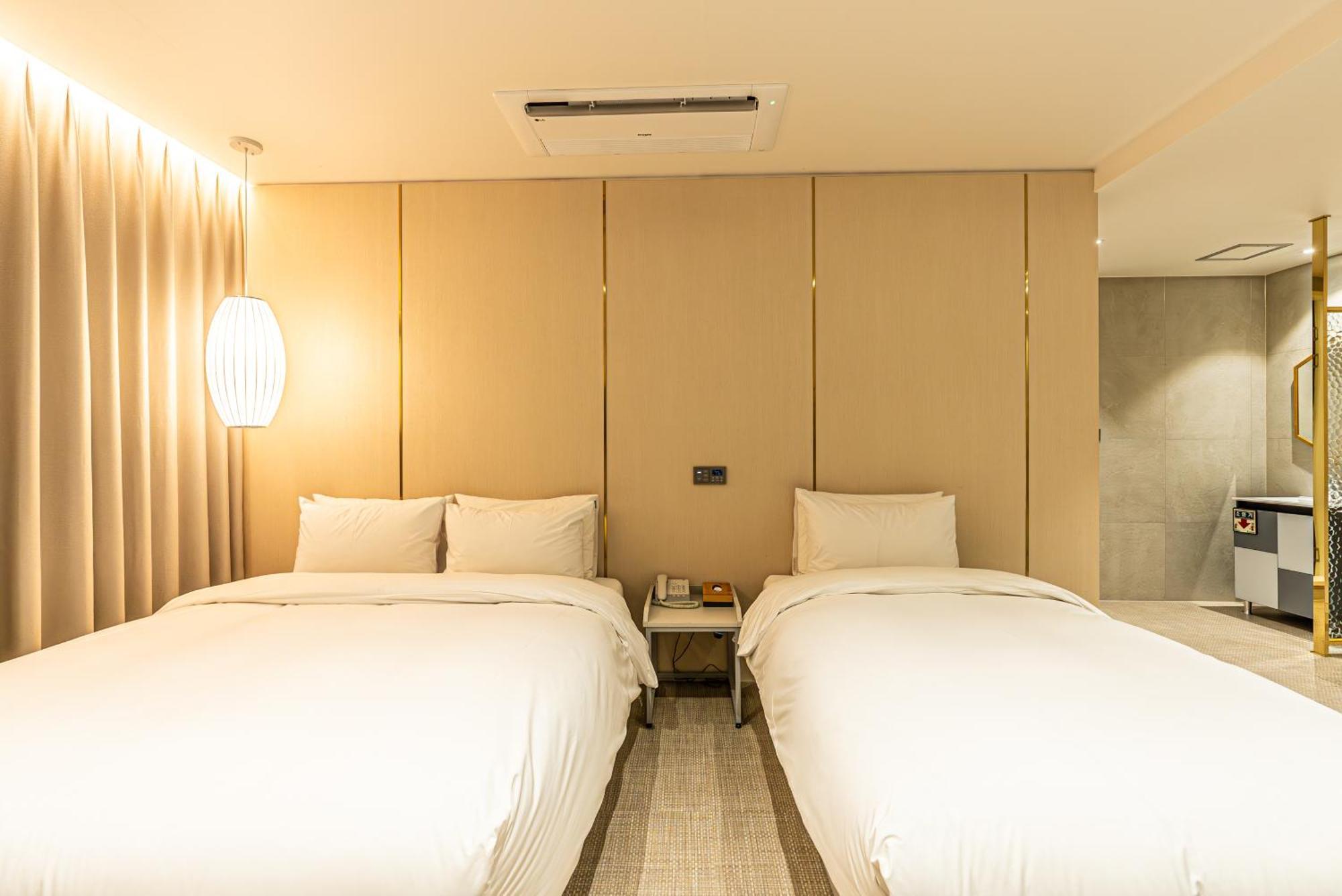 Hotel The Grang 西归浦市 外观 照片