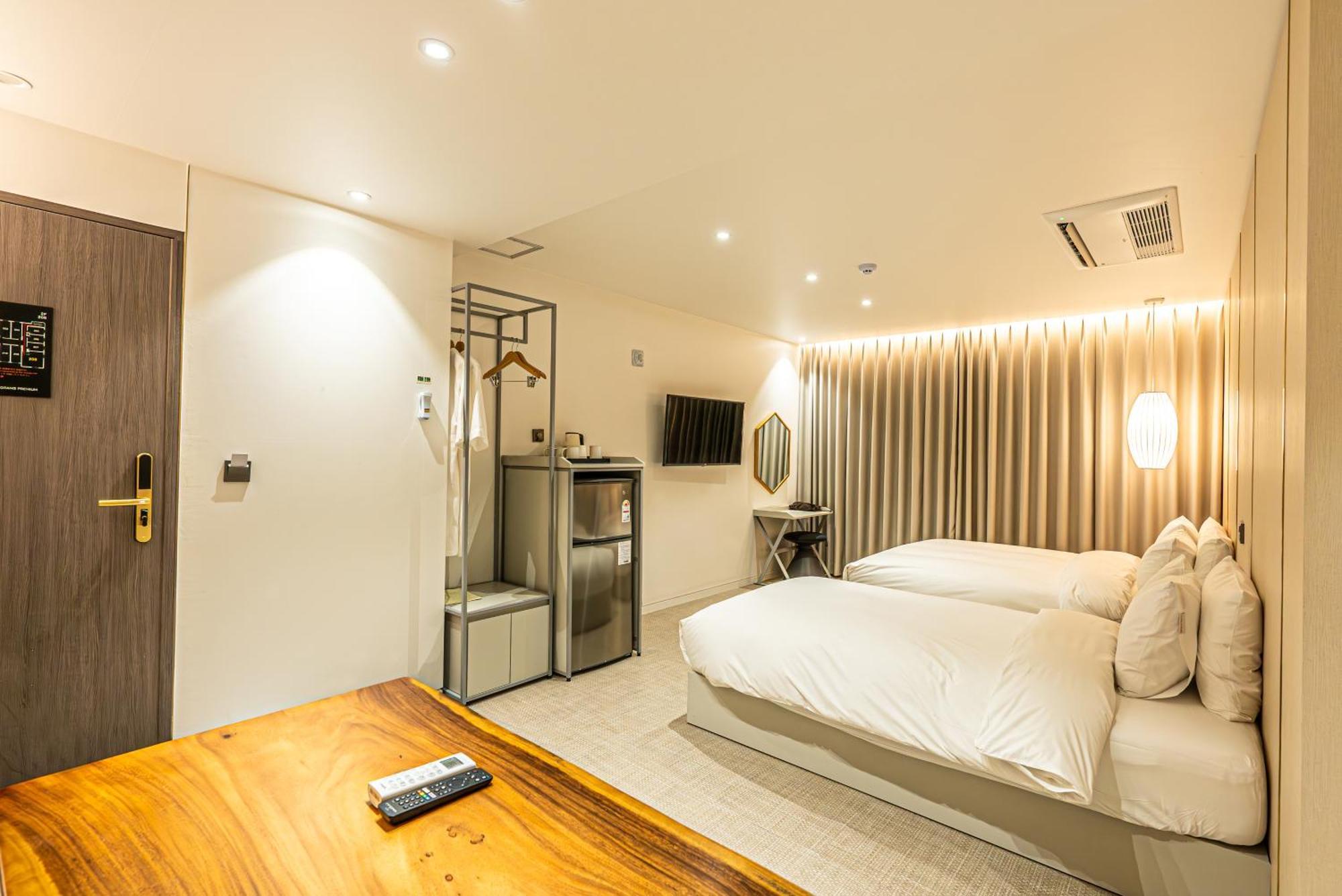 Hotel The Grang 西归浦市 外观 照片